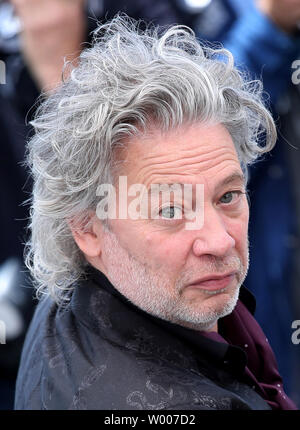 Dexter Fletcher kommt an einem Fotoshooting für den Film "Rocketman" während die 72. jährliche Internationale Filmfestspiele von Cannes in Cannes, Frankreich am 16. Mai 2019. Foto von David Silpa/UPI Stockfoto