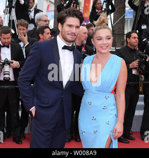 Francois Zivil (L) und Florenz Pugh ankommen auf dem roten Teppich vor der Vorführung des Films "La Belle Epoque" auf dem 72. jährlichen Cannes International Film Festival in Cannes, Frankreich am 20. Mai 2019. Foto von David Silpa/UPI Stockfoto