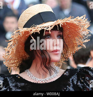 Isabelle Adjani kommt auf dem roten Teppich vor der Vorführung des Films "La Belle Epoque" auf dem 72. jährlichen Cannes International Film Festival in Cannes, Frankreich am 20. Mai 2019. Foto von David Silpa/UPI Stockfoto