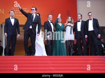 (Von L nach R) Leonardo DiCaprio, Quentin Tarantino, Daniela, David Heyman, Shannon McIntosh, Margot Robbie, Brad Pitt und Thomas Rothman ankommen auf dem roten Teppich vor der Vorführung des Films "Once Upon A Time In... Hollywood" auf dem 72. jährlichen Cannes International Film Festival in Cannes, Frankreich am 21. Mai 2019. Foto von David Silpa/UPI Stockfoto