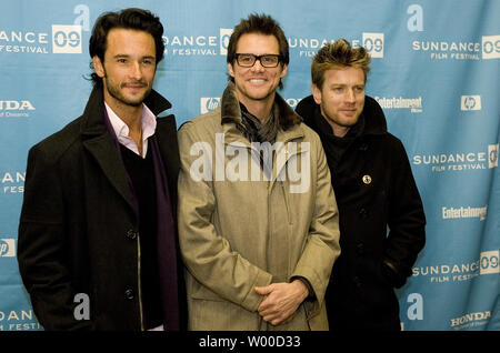 (L - R) Rodrigo Santoro, Jim Carrey und Ewan McGregor Besuchen die Premiere von "ich liebe Dich Phillip Morris" auf dem Sundance Film Festival 2009 in Park City, Utah am 18. Januar 2009. Das Festival feiert sein 25-jähriges Bestehen. (UPI Foto/Gary C. Caskey) Stockfoto