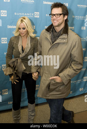Jim Carrey und Jenny McCarthy Besuchen die Premiere von "ich liebe Dich Phillip Morris" auf dem Sundance Film Festival 2009 in Park City, Utah am 18. Januar 2009. Das Festival feiert sein 25-jähriges Bestehen. (UPI Foto/Gary C. Caskey) Stockfoto