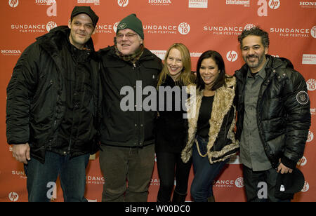 Darsteller (L-R) Salvatore Inzerillo, Phillip Seymour Hoffman, Amy Ryan,. Daphne Rubin-Vega, und John Ortiz kommen für die Weltpremiere von 'Jack' geht, Bootfahren auf dem Sundance Film Festival 2010 am 23. Januar 2010 in Park City, Utah. UPI/Gary C. Caskey.. Stockfoto