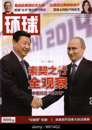 Ein front-page Artikel über die diplomatischen Beziehungen zwischen der chinesische Präsident Xi Jinping und der russische Präsident Wladimir Putin ist in einer beliebten chinesischen Magazin news Kioske in Peking am 2. März 2014 verkauft. Trotz der diplomatischen Partner in der internationalen Hotspots wie Syrien und Iran, China hat Russland aufgefordert, eine politische Lösung der Krise in der Ukraine zu finden. Ansonsten, China hat davor gewarnt, die Eskalation der Ereignisse könnte zum größten Konfrontation zwischen Moskau und der Westen seit dem Kalten Krieg führen. UPI/Stephen Rasierer Stockfoto