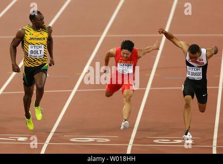 Jamaikas Usain Bolt (L), China's Su BingTian (2nd-L) und Kanadas Andre DeGrasse (2nd-R) konkurrieren in der 100 m Halbfinale bei der Leichtathletik-WM in Peking am 23., August. Schraube und DeGrasse für dritte band, Su beendete für 7. gebunden. Foto von Stephen Rasierer/UPI Stockfoto