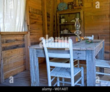 Eine Interpretation des Innenraums eines Gehöfts von Zuckerplantagen-Arbeitern bei Oak Alley Plantation in Vacherie, Louisiana Stockfoto