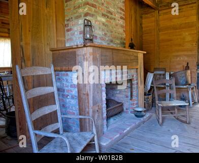 Eine Interpretation des Innenraums eines Gehöfts von Zuckerplantagen-Arbeitern bei Oak Alley Plantation in Vacherie, Louisiana Stockfoto