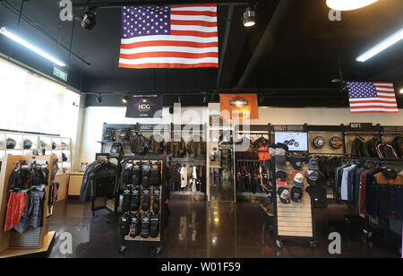 Amerikanischen Harley-Davidson Bekleidung ist in einem Showroom in Peking am 27. Juni 2018 verkauft. China, wie die Europäische Union (EU), hat mitgeteilt, dass sie die USA mit Tarifen am schlagen US-Präsident Donald Trump, wo es wehtut - speziell Harley-Davidson, Kentucky Bourbon und Sojabohnen ausgerichtet. Foto von Stephen Rasierer/UPI Stockfoto