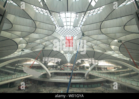 Engineering Konstruktion weiter auf dem Hauptterminal von Pekings neue Daxing Internationalen Flughafen außerhalb von Peking am 1. März, 2019. Im September zu öffnen, werden voraussichtlich größten Flughafen der Welt nach der Fertigstellung zu sein. Foto von Stephen Rasierer/UPI Stockfoto