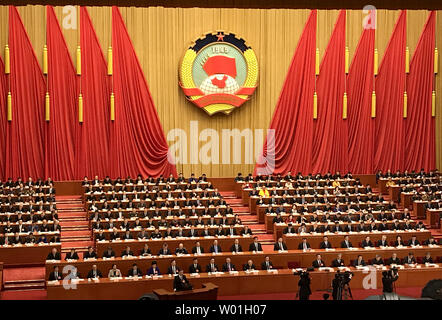 Chairman Wang Yang liefert die Arbeit berichten während des 13 Chinese People's Political Consultative Conference (Cppcc) in der Großen Halle des Volkes in Peking am 3. März 2019. China's Top politischen beratenden Gremium begann seine jährliche Sitzung, Vorhang eines Schlüssels Saison im politischen Kalender des Landes. Foto von Stephen Rasierer/UPI Stockfoto