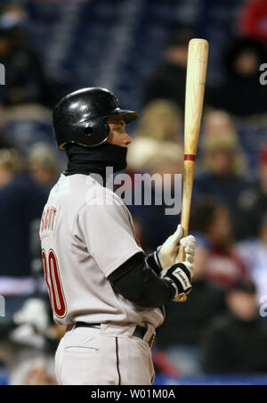 Houston Astros rechter Feldspieler Luke Scott trägt eine Kopfbedeckung gegen die Kälte, während bei bat während Ihres Spiels mit den Philadelphia Phillies am Citizens Bank Park in Philadelphia, 13. April 2007. Houston besiegt Philadelphia 9-6. (UPI Foto/John Anderson) Stockfoto