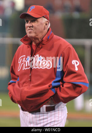 Philadelphia Phillies' Manager Charlie Manuel Uhren schlagende Praxis vor Spiel 4 der National League Championship Series gegen die Los Angeles Dodgers in Philadelphia am 19. Oktober 2009. UPI/Kevin Dietsch Stockfoto