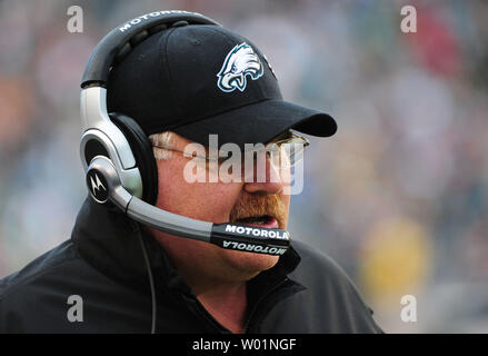 Philadelphia Eagles Head Coach Andy Reid Trainer seine Mannschaft gegen die New York Giants bei M&T Bank Stadium in Philadelphia am 1. November 2009. UPI/Kevin Dietsch Stockfoto