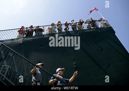 Golf Fans sehen Sie eine Praxis, die vor der 113 U.S. Open Championship am Merion Golf Club in Haverford, Pennsylvania am 12. Juni 2013. UPI/Kevin Dietsch Stockfoto