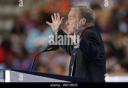 Ehemaligen Vermont reg. Howard Dean spricht während Tag zwei der Democratic National Convention in Wells Fargo Center in Philadelphia, Pennsylvania am 26. Juli 2016. South Dakota delegierten Geschichte gemacht, nachdem Sie Hillary Clinton als der demokratische Präsidentschaftskandidat nominiert. Foto von Ray Stubblebine/UPI Stockfoto