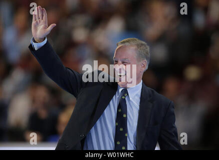 Ehemaligen Vermont reg. Howard Dean spricht während Tag zwei der Democratic National Convention in Wells Fargo Center in Philadelphia, Pennsylvania am 26. Juli 2016. South Dakota delegierten Geschichte gemacht, nachdem Sie Hillary Clinton als der demokratische Präsidentschaftskandidat nominiert. Foto von Ray Stubblebine/UPI Stockfoto