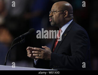 Ehemalige Philadelphia Bürgermeister Michael Nutter spricht an Tag vier der Democratic National Convention in Wells Fargo Center in Philadelphia, Pennsylvania am 28. Juli 2016. Hillary Clinton Ansprüche die Nominierung des demokratischen Partei für das Amt des Präsidenten. Foto von Ray Stubblebine/UPI Stockfoto