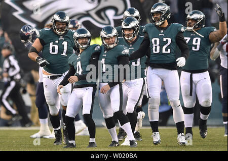 Philadelphia Eagles Ort kicker Jake Elliott (4) feiert mit Teamkollegen nach dem Bolzen gewinnenden Feld Ziel gegen die Houston Texans am Lincoln Financial Field in Philadelphia am 23 Dezember, 2018. Die Adler gewannen 32-30. Foto von Derik Hamilton/UPI Stockfoto