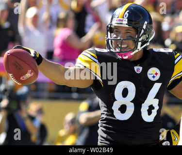 Pittsburgh Steelers Hines Ward seinem Touchdown feiert im zweiten Viertel gegen die Tennessee Titans an Heinz Feld in Pittsburgh, Pennsylvania, die am 9. Oktober 2011. UPI/Archie Tischler Stockfoto