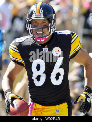 Pittsburgh Steelers Hines Ward seinem Touchdown feiert im zweiten Viertel gegen die Tennessee Titans an Heinz Feld in Pittsburgh, Pennsylvania, die am 9. Oktober 2011. UPI/Archie Tischler Stockfoto