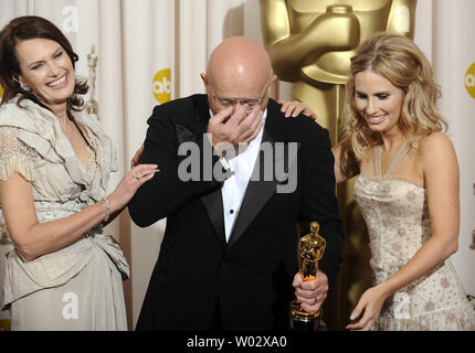 Die Familie der Schauspieler Heath Ledger, (L, R) Mutter Sally Bell, Vater und Schwester Kate Kim Ledger Ledger, halten seine Oscar für den besten Nebendarsteller in dem Film 'The Dark Knight' an der 81st Academy Awards in Hollywood am 22. Februar 2009. UPI/Phil McCarten Stockfoto