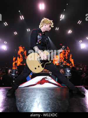 Amerikanische Sänger/Gitarrist Billie Joe Armstrong führt mit Green Day im Wembley Arena in London am 1. November 2009. UPI/Rune Hellestad Stockfoto