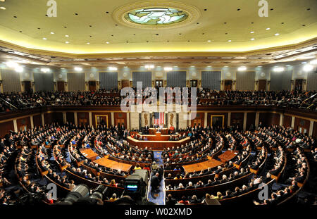 Us-Präsident Barack Obama liefert die Lage der Union zu einer gemeinsamen Sitzung des Kongresses im Capitol am 27. Januar 2010 in Washington. Der Präsident angesprochen die Wirtschaft und schwor, neue Arbeitsplätze zu schaffen. UPI/Pat Benic Stockfoto