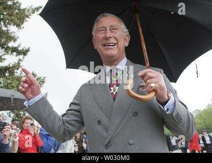 Prinz Charles kommt für seine offizielle Willkommen in Saskatchewan an die Legislative Assembly Building in Regina am 23. Mai 2012 während der dritten Etappe der Royal Tour 2012 nach Kanada Teil des Queen Elizabeth Diamond Jubiläum feiern. UPI Foto/Heinz Ruckemann Stockfoto