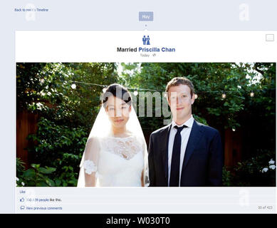 Aus seiner Facebook Seite Ankündigung, Facebook Gründer und CEO Mark Zuckerberg seinen Status aktualisiert auf seiner Zeitlinie für Mai 19, 2012 zu heiraten. Zuckerberg verheiratet langjährige Freundin Priscilla Chan, 27, im Rahmen einer Feierstunde in seinem Haus in Palo Alto, Kalifornien. Es bedeckte eine arbeitsreiche Woche, als er sein Unternehmen am Freitag, 18. Mai 2012 stattfand. UPI Stockfoto