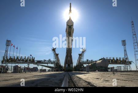 Die Sojus TMA-09 M Raumfahrzeug gesehen wird, wie es sich mit dem Zug auf dem Kosmodrom Baikonur Startrampe gerollt wird, in Kasachstan Sonntag, 26. Mai 2013. Der Start der Sojus zur Internationalen Raumstation (ISS) mit Expedition 36/37 Sojus Commander Fyodor Yurchikhin der russischen Föderalen Raumfahrtagentur (Roskosmos), Flug Ingenieure; Luca Parmitano der Europäischen Weltraumorganisation und Karen Nyberg der NASA, ist für Mittwoch, den 29. Mai geplant, kasachischen Zeit. Yurchikhin, Nyberg und Parmitano, wird an Bord der Station bleiben bis Mitte November. UPI/Bill Ingalls/NASA Stockfoto