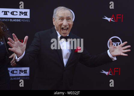 Regisseur Mel Brooks besucht die 41. AFI Life Achievement Award Tribut an Bäche an den Dolby Theatre in Hollywood" in Los Angeles am 6. Juni 2013. UPI/Jim Ruymen Stockfoto