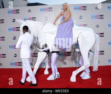 Recording Artist Lady Gaga kommt für die 41. jährlichen American Music Awards bei Nokia Theatre L.A. statt Leben in Los Angeles am 24 November, 2013. UPI/Phil McCarten Stockfoto