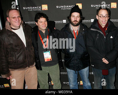 (Von L nach R) Hersteller Morris Levy, Jonathan Stern, Schauspieler Paul Rudd und Regisseur David Wain kommen für ein Screening von ihren Film "Die Zehn" in der Bibliothek Center Theater während des Sundance Film Festival in Park City, Utah am 19. Januar 2007. (UPI Foto/David Silpa) Stockfoto