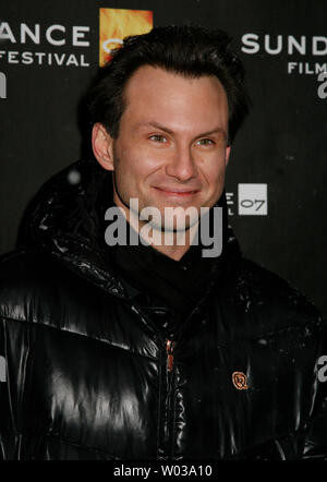 Schauspieler Christian Slater kommt für ein Screening von seinem Film Windschatten' in der Bibliothek Center Theater während des Sundance Film Festival in Park City, Utah am 20. Januar 2007. (UPI Foto/David Silpa) Stockfoto