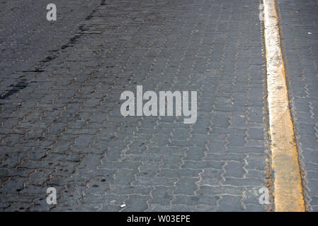 Nahaufnahme der Pflastersteine auf einer Straße in Mendoza, Argentinien. Stockfoto