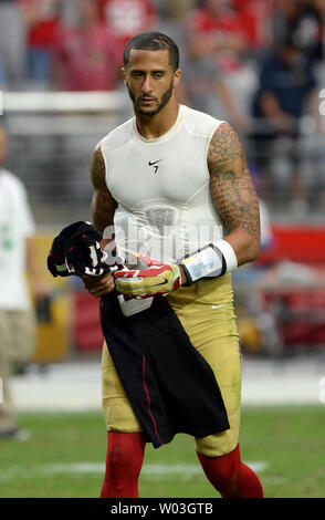 San Francisco 49ers quarterback Colin Kaepernick verlässt das Feld nach dem 49ers-Arizona-kardinäle Spiel an der Universität von Phoenix Stadium in Glendale, Arizona am 21. September 2014. Die Kardinäle besiegten die 49ers 23-14. UPI/Kunst Foxall Stockfoto