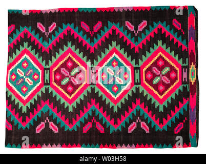 Vintage handgefertigten Teppich mit geometrischen Formen und Motive der traditionellen von Maramures Region Rumänien auf einem weißen Hintergrund. Stockfoto