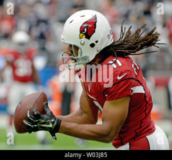 Arizona Cardinals receiver Larry Fitzgerald Fänge ein, da er vor dem Cardinals-New England Patriots Spiel an der Universität von Phoenix Stadium in Glendale, Arizona, September 11, 2016 wärmt. Foto von Kunst Foxall/UPI Stockfoto