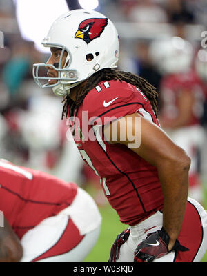 Arizona Cardinals wide receiver Larry Fitzgerald erstreckt sich vor den Kardinälen auf dem Los Angeles Ladegeräte in einem preseason Spiel an der Universität von Phoenix Stadium in Glendale, Arizona am 11. August 2018. Foto von Kunst Foxall/UPI Stockfoto