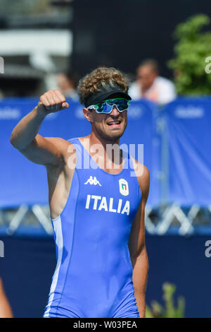 Italienische rower Francesco Fossi pumpt seine Faust, nachdem er das Halbfinale Hitze im Rudern Doppel der Herren sculls während der Olympischen Sommerspiele 2016 in Rio de Janeiro, Brasilien, August 9, 2016. Die italienische Mannschaft wird nun Donnerstags Goldmedaille Endrunden konkurrieren. Foto von Richard Ellis/UPI Stockfoto