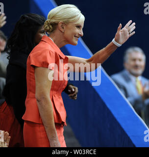 Cindy McCain und Bridget McCain, die Ehefrau und die Tochter des vermutlichen republikanischen Präsidentenkandidat Senator John McCain an der zweiten Tag der Republican National Convention in St. Paul, Minnesota, am 2. September 2008. (UPI Foto/Roger L. Wollenberg) Stockfoto