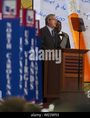 Der ehemalige Gouverneur von Florida, Jeb Bush spricht an der Republican National Convention 2012 am Tampa Bay Times Forum in Tampa am 30. August 2012. UPI/Mark Wallheiser Stockfoto