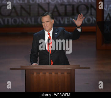 Der republikanische Präsidentschaftskandidat Mitt Romney akzeptiert die Nominierung der Republican National Convention 2012 am Tampa Bay Times Forum in Tampa am 30. August 2012. UPI/Kevin Dietsch Stockfoto