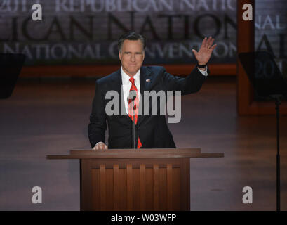 Der republikanische Präsidentschaftskandidat Mitt Romney akzeptiert die Nominierung der Republican National Convention 2012 am Tampa Bay Times Forum in Tampa am 30. August 2012. UPI/Kevin Dietsch Stockfoto