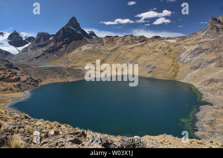 Der Blick vom Pass unter Pico Austria von Chiar Khota See entlang der Cordillera Real Traverse, Bolivien Stockfoto