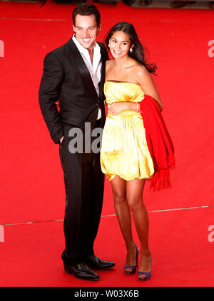 Schauspieler Jonathan Rhys Meyers und seine Freundin Reena Hammer ankommen auf dem roten Teppich am Rom Filmfestival in Rom am 20. Oktober 2007. Meyers ist in Rom mit seinem Film "August Rush". (UPI Foto/David Silpa) Stockfoto