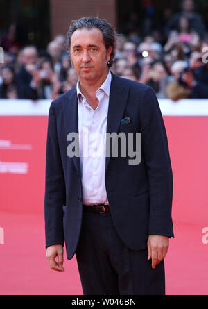 Paolo Sorrentino kommt auf dem roten Teppich während des 10. jährlichen Rom International Film Festival in Rom am 18. Oktober 2015. Foto von David Silpa/UPI Stockfoto