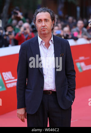 Paolo Sorrentino kommt auf dem roten Teppich während des 10. jährlichen Rom International Film Festival in Rom am 18. Oktober 2015. Foto von David Silpa/UPI Stockfoto