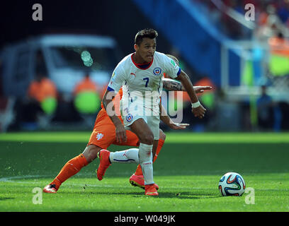 Alexis Sanchez von Chile Rennen während der 2014 FIFA World Cup Gruppe B Spiel in der Arena Corinthians Sao Paulo, Brasilien, am 23. Juni 2014. UPI/Chris Brunskill Stockfoto