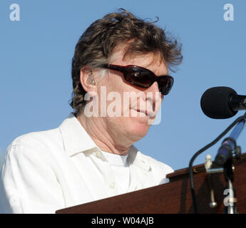 Steve Winwood führt am NFL Heckklappe Partei vor dem Super Bowl XLIV zwischen den Indianapolis Colts und den New Orleans Saints Sun Life Stadium in Miami am 7. Februar 2010. UPI/Martin Fried Stockfoto